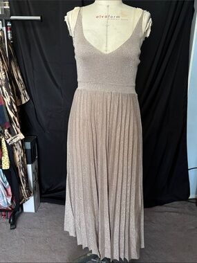 Sparkle Pleated V-Neck Midi Dress in Champagne